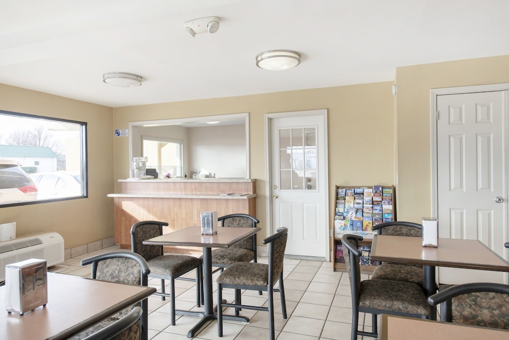 OYO Hotel Tulsa International Airport - photo 19