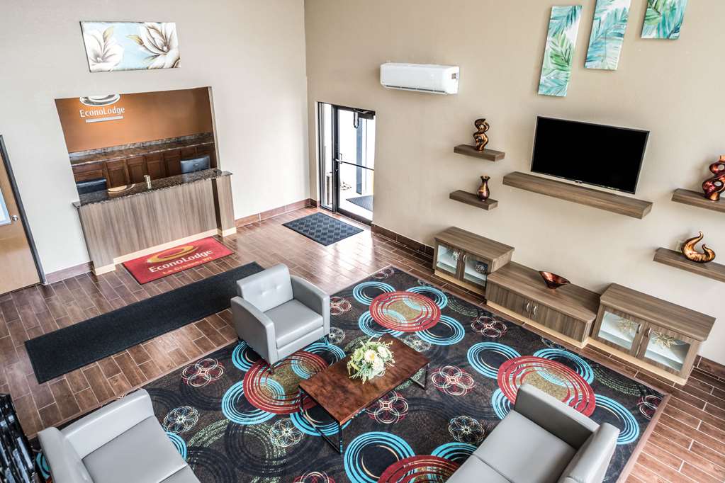 Econo Lodge La Crosse - photo 4