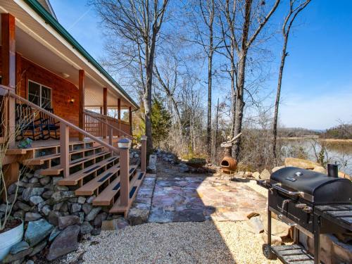 The Lookout Lake View Hot Tub and Grill - photo 24