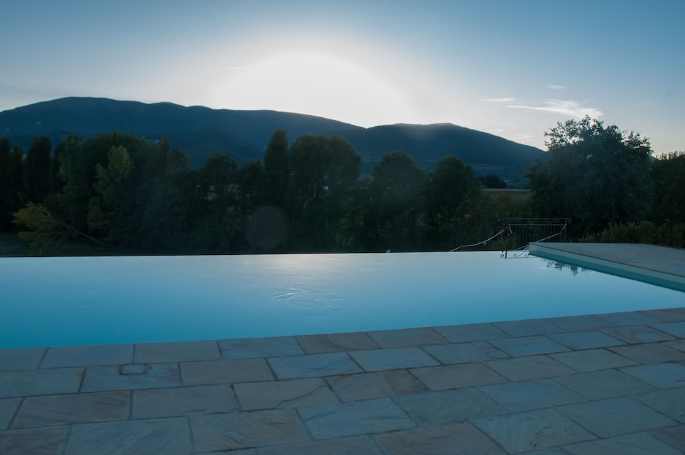 Agriturismo La Collina del Sole — 4-Star Luxury Hotel in Perugia, Italy