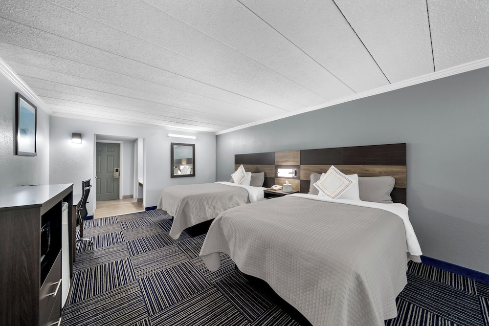 Admiralty Inn & Suites a Red Collection Hotel - photo 6