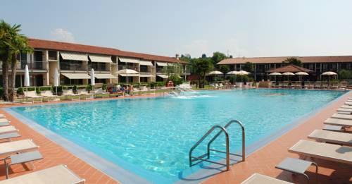 Residence La Margherita — 4-Star Luxury Hotel in Lazise, Italy