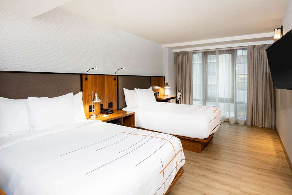 La Quinta Inn & Suites by Wyndham Times Square South - photo 16