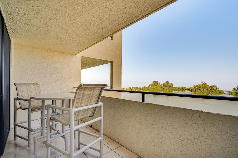 Balcony & Resort Amenities: Gulf Coast Escape - photo 17