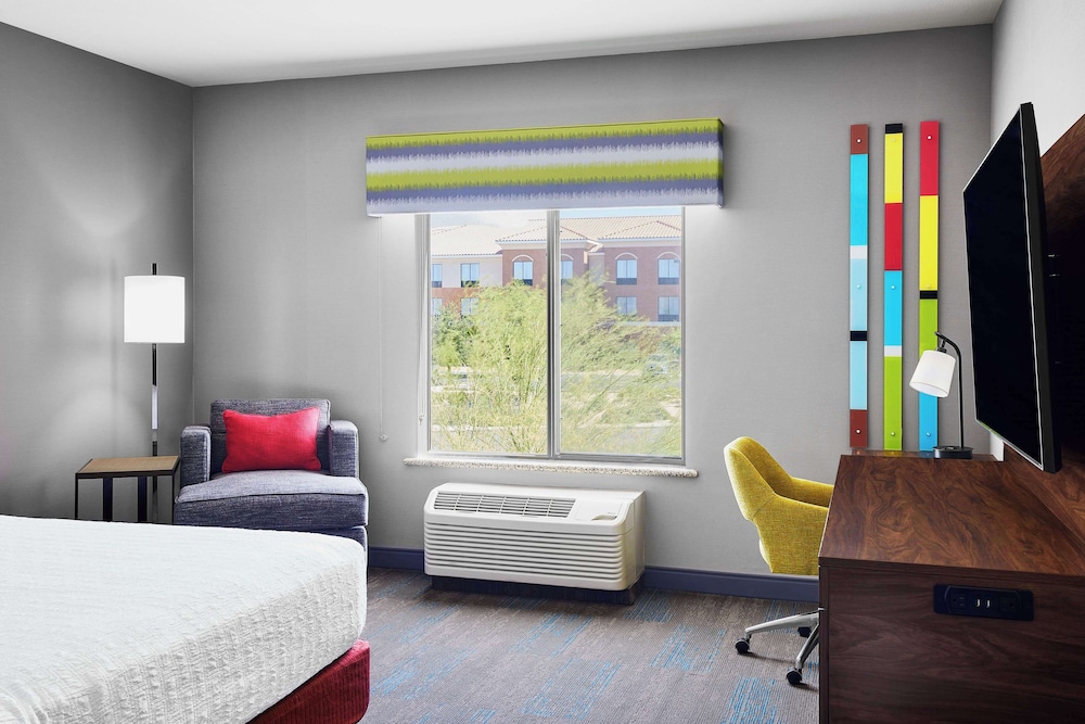 Hampton Inn & Suites Ridgecrest - photo 16