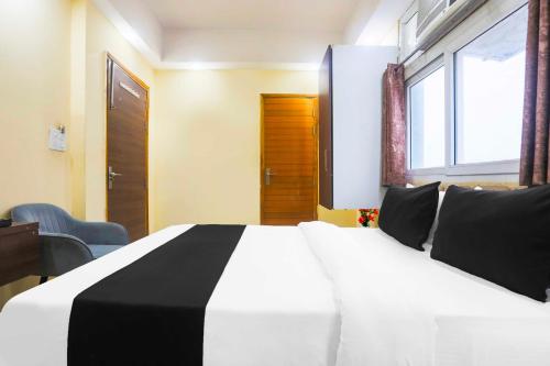 Super Collection O Sector 44 Near Botanical Garden formerly Hotel Culture in Noida, India