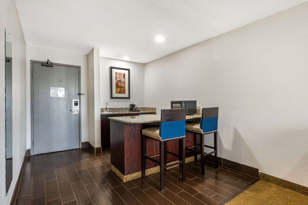 Comfort Suites Omaha East Council Bluffs - photo 33