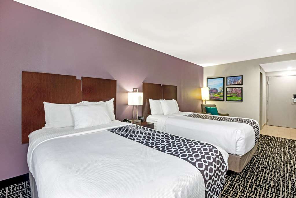 La Quinta Inn & Suites by Wyndham New Cumberland Harrisburg - photo 27