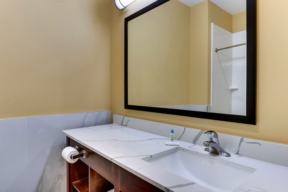 Captain's Quarters Inn - photo 29