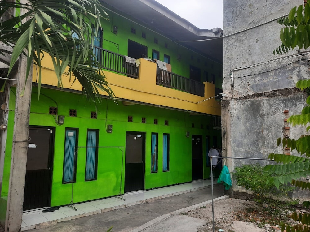 OYO Life 93023 Kost Bulan Karawang in Karawang, Indonesia