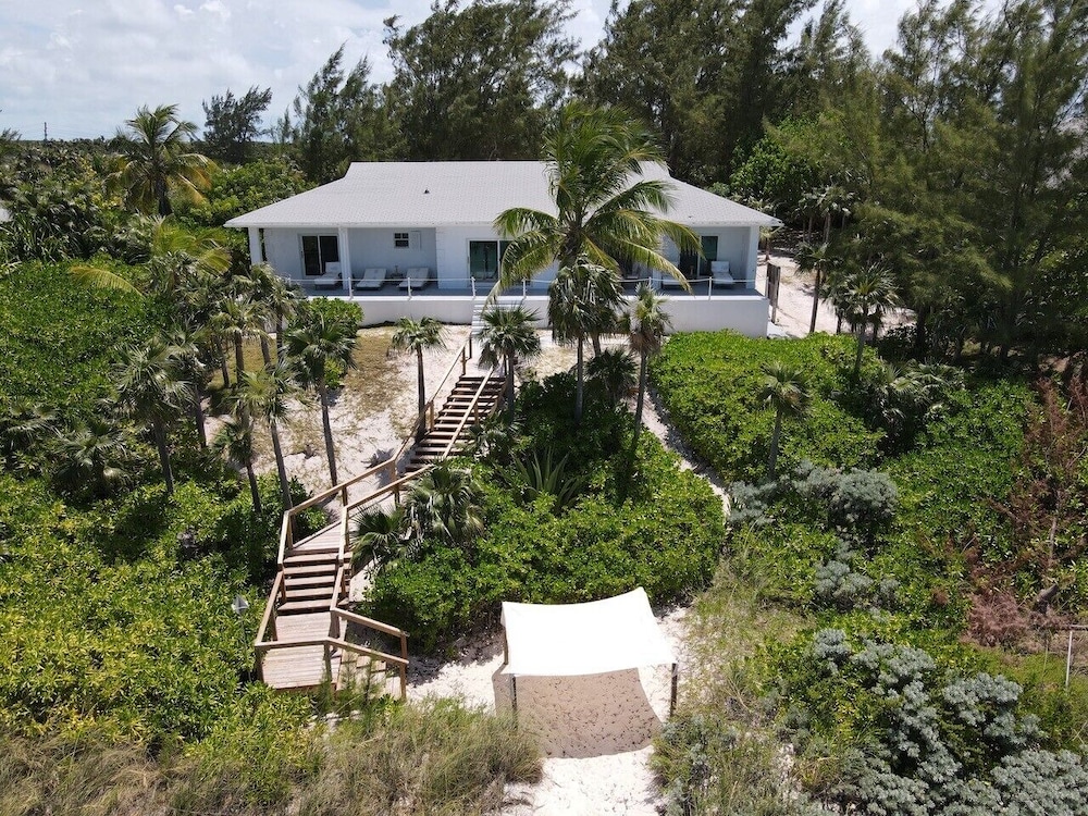 Tranquil Waters Private Oceanfront Retreat — Unknown City