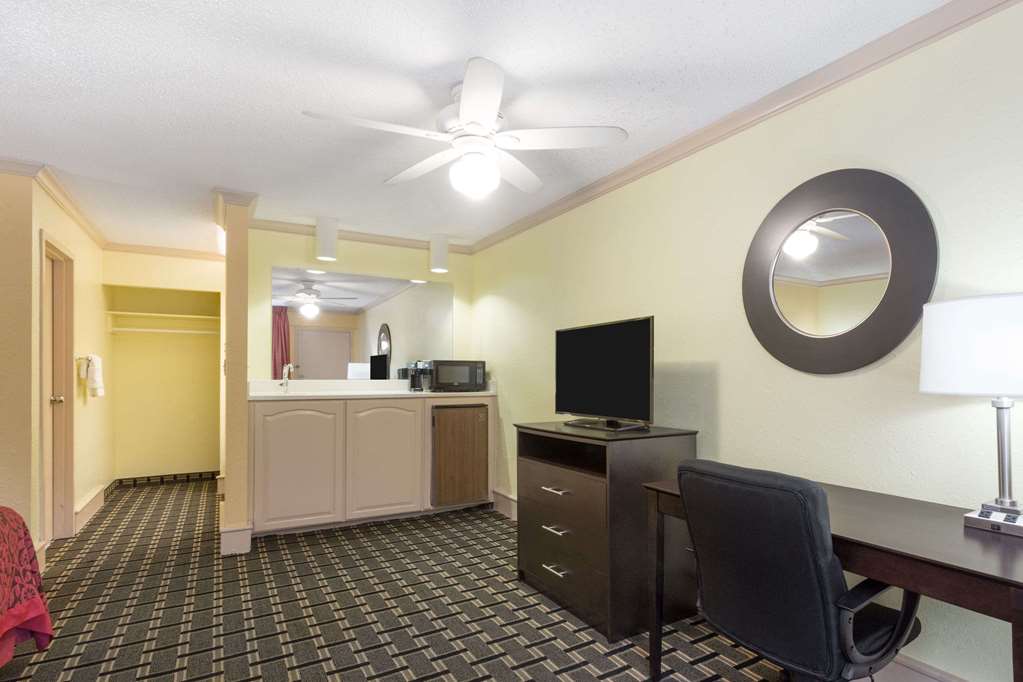 Days Inn by Wyndham Savannah Airport - photo 13