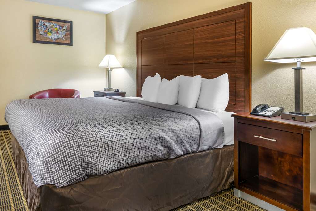 Econo Lodge La Crosse North - photo 21
