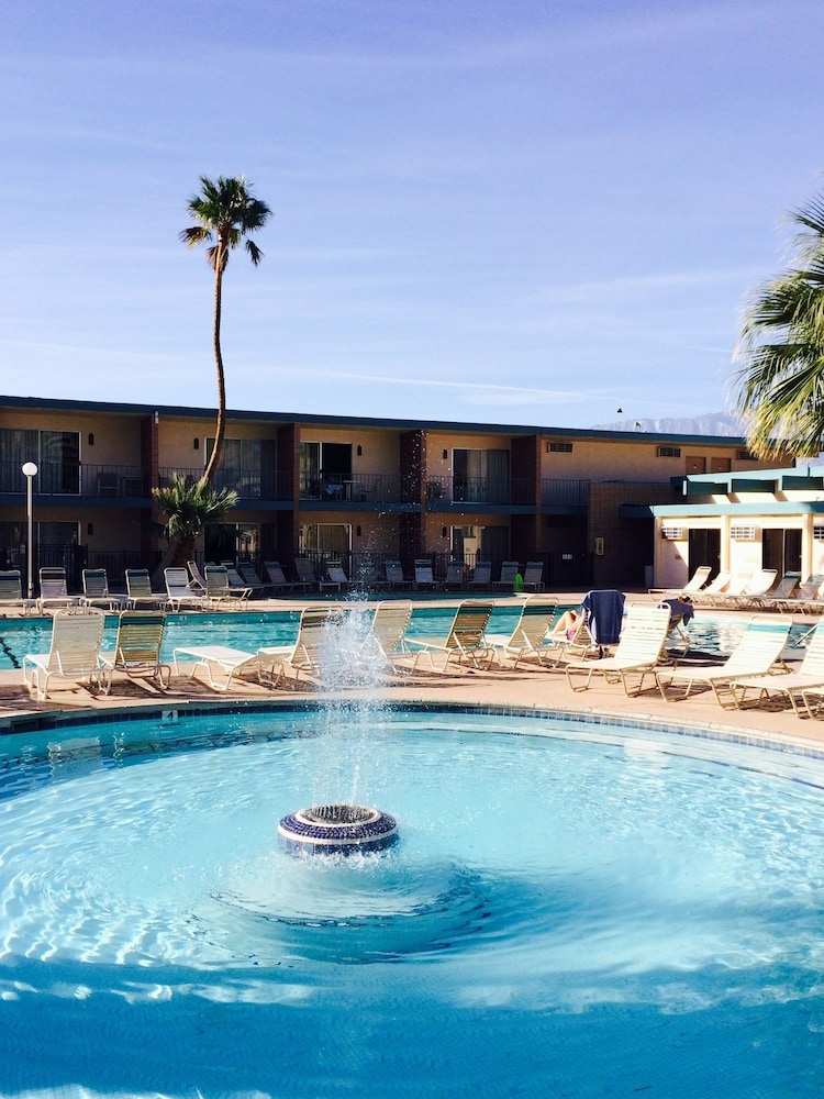 Desert Hot Springs Spa Hotel - photo 22
