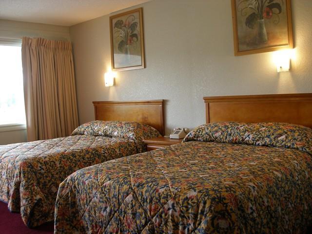 Red Carpet Inn Virgina Beach - photo 6
