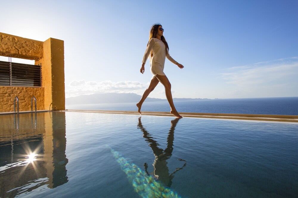 Villa Eleni — 4-Star Luxury Hotel in Kolympari, Greece