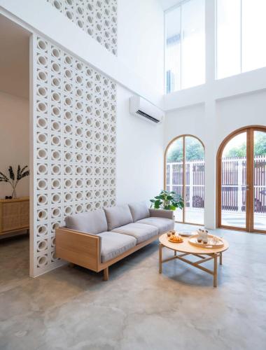 3789 Elevator Villa