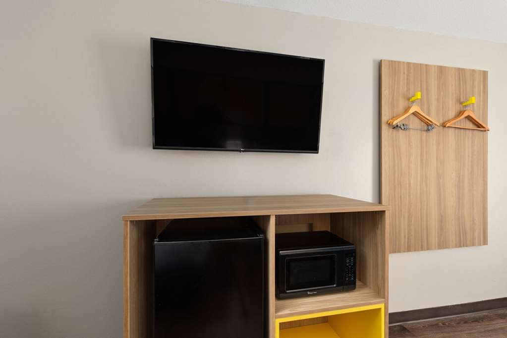 Days Inn by Wyndham Clarksville North - photo 21