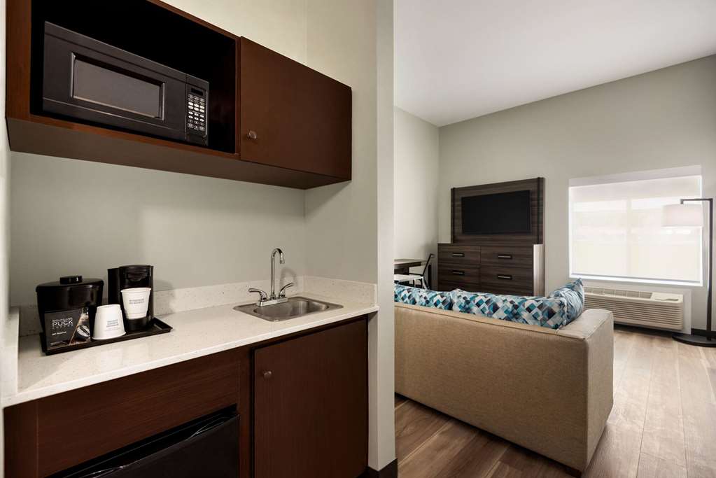 La Quinta Inn & Suites by Wyndham Gonzales LA - photo 21
