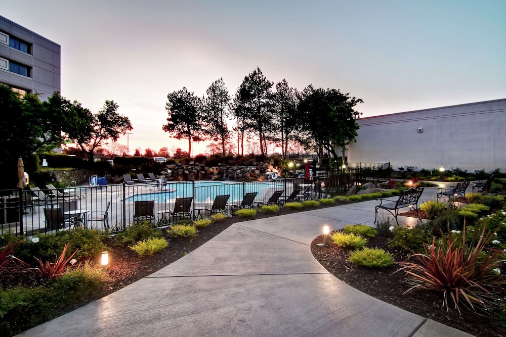 DoubleTree by Hilton Hotel Pleasanton at the Club - photo 25