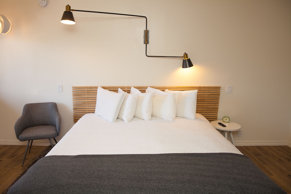 Monarch Motel - photo 12