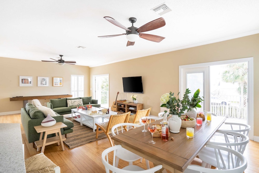Hourglass by Avantstay Chic Beach Getaway w Pool & Two Large Balconies - photo 24