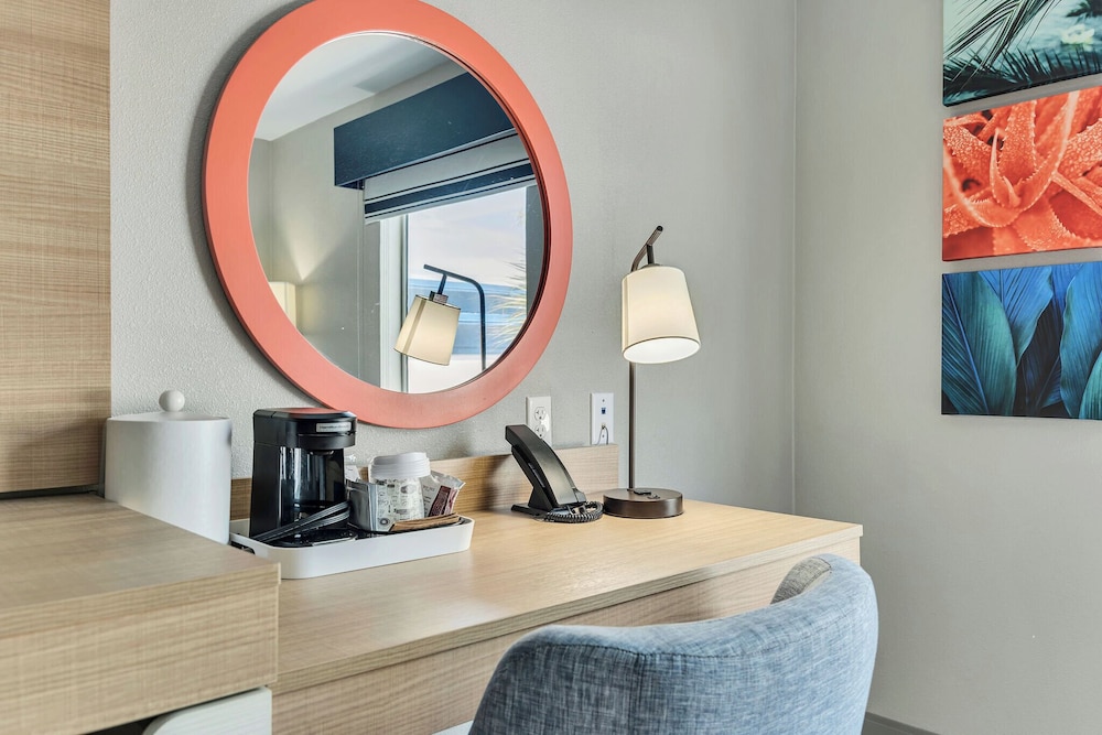 Holiday Inn Express and Suites Destin Miramar Beach by IHG - photo 23