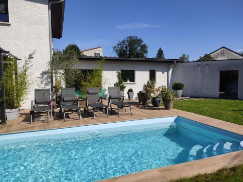 Le Doubs repère - last minute hotel in Montferrand-Le-Chateau