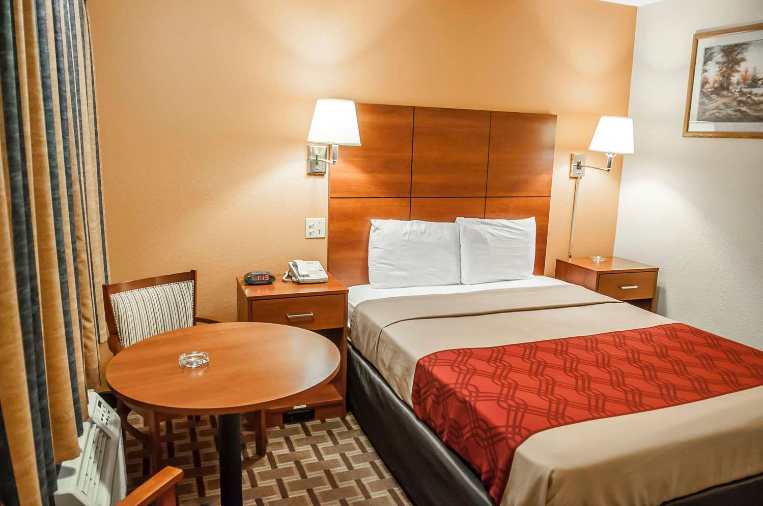 Econo Lodge Midtown - photo 10