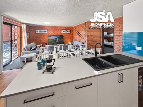 Sunrise 5 — 4-Star Luxury Hotel in Jindabyne, Australia