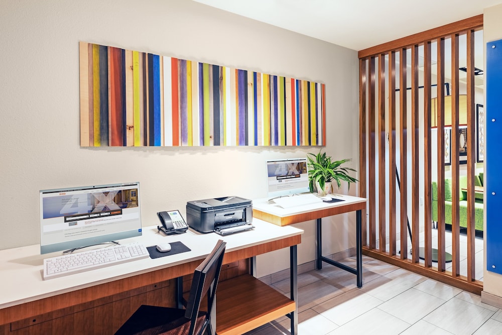 Holiday Inn Express & Suites Junction by IHG - photo 43