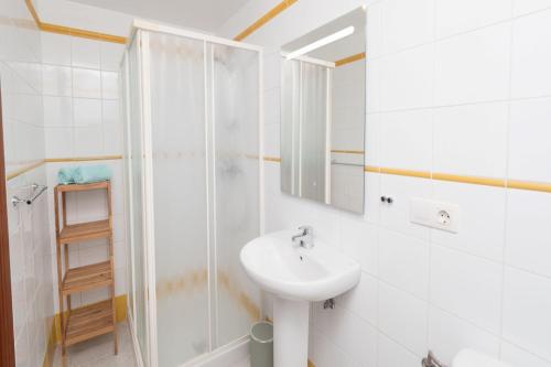 Villa Leonie private pool jacuzzi 8p — 4-Star Luxury Hotel in Orba, Spain