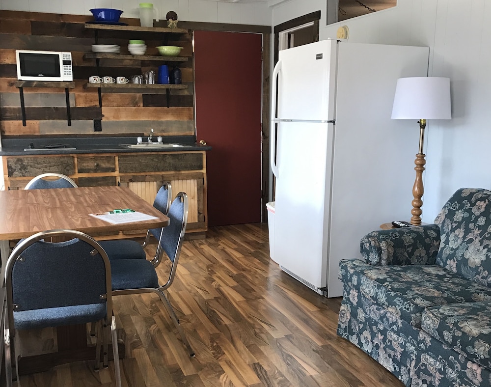 Calm Waters Cabin Resort - photo 12