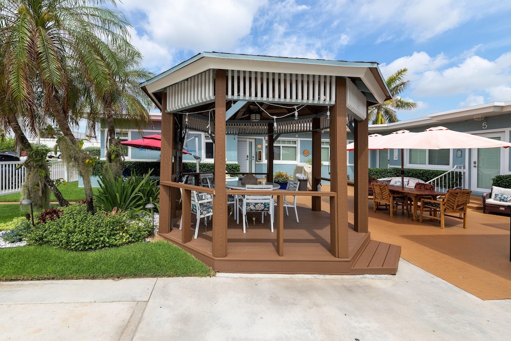 Tropic Isle Boutique Hotel - photo 35