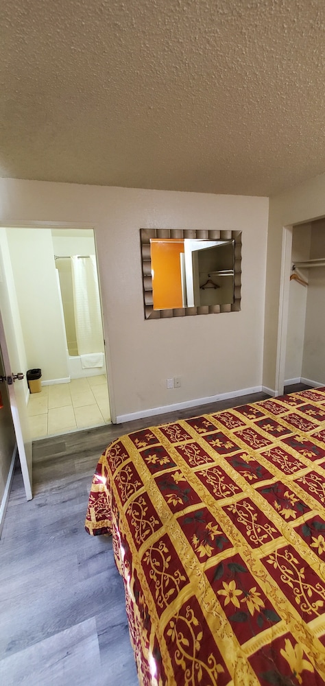 Anaheim National Inn - photo 11