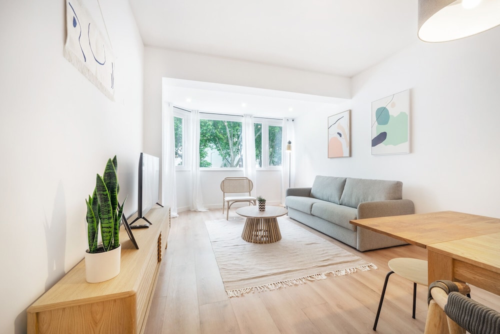 Green Apartment by Olala Homes — 4-Star Luxury Hotel in Cascais, Portugal