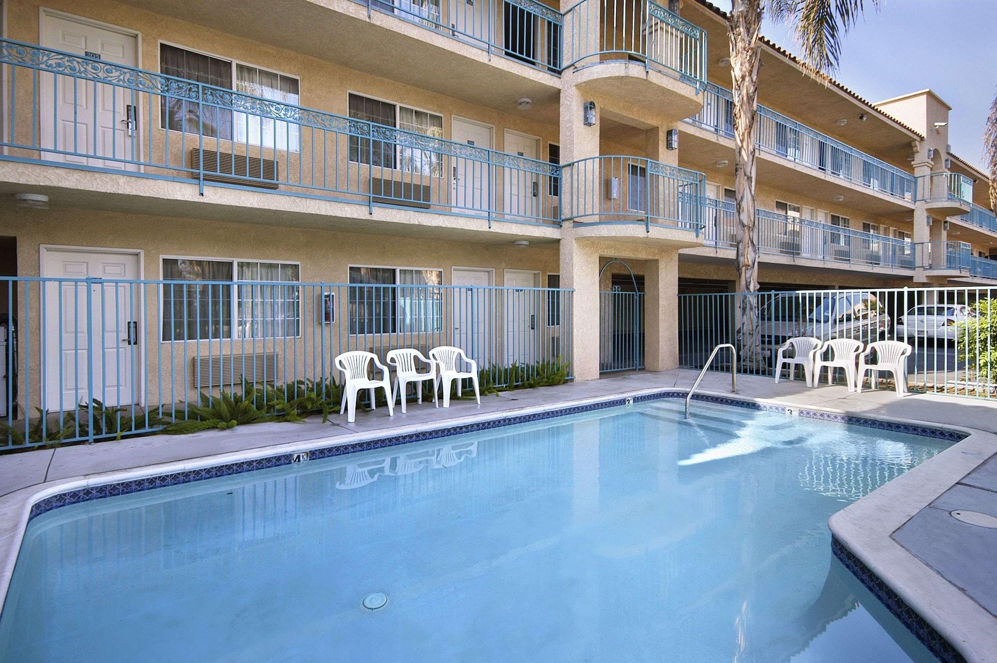 Days Inn by Wyndham Riverside Tyler Mall - photo 6