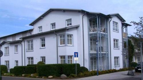 Haus Waldesheim Ferienwohnung 45250 — 4-Star Luxury Hotel in Ostseebad Goehren, Germany