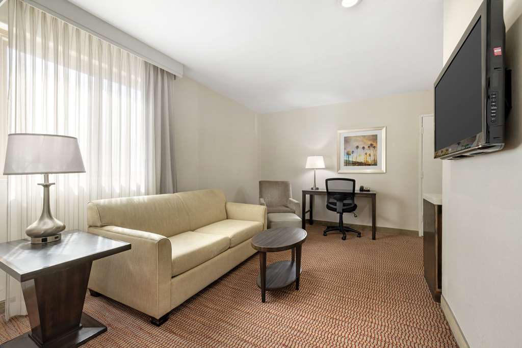 Best Western Royal Palace Inn & Suites - photo 30