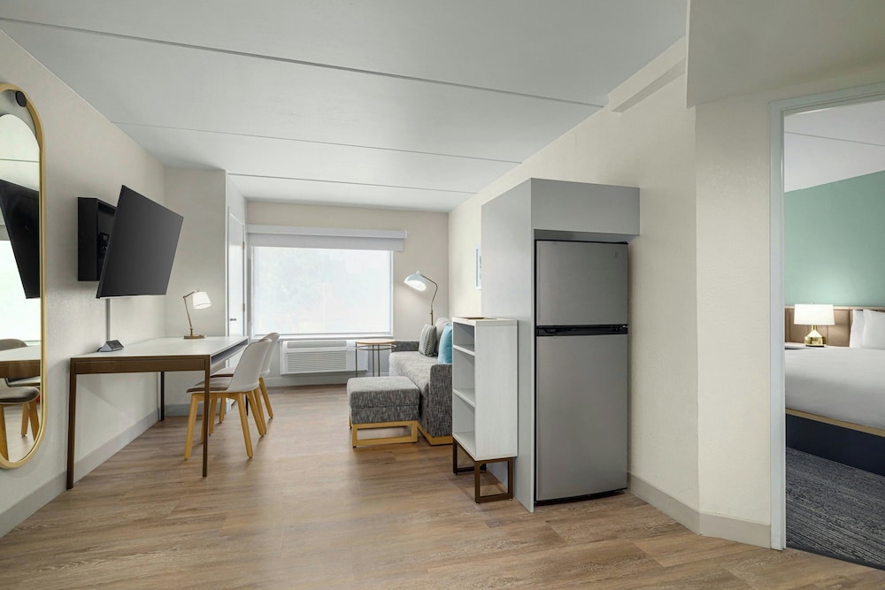 TownePlace Suites by Marriott Charlotte LoSo Airport - photo 11
