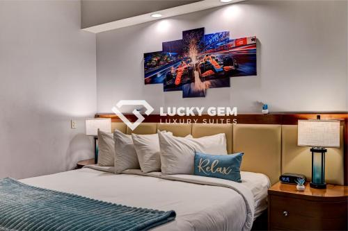 Lucky Gem Penthouse & Luxury Suites at Signature Resort Balcony Strip View 3505