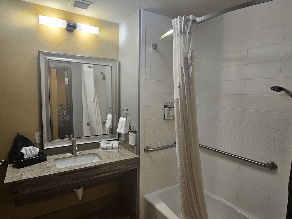 Holiday Inn Express & Suites Perry National Fairground Area #34 by IHG - photo 45