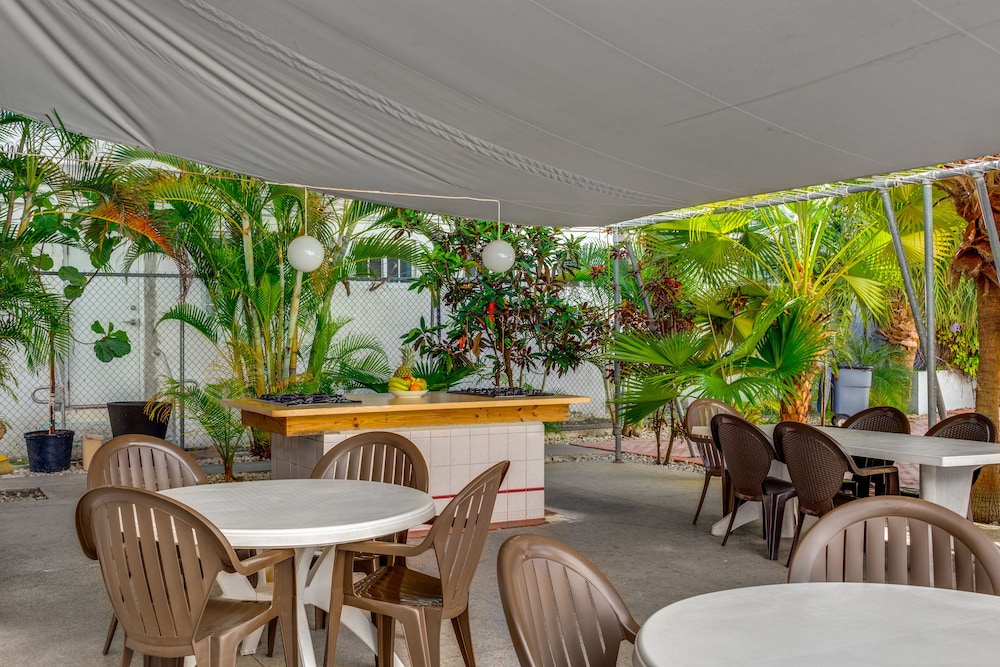 Tropics Hotel and Hostels - photo 46