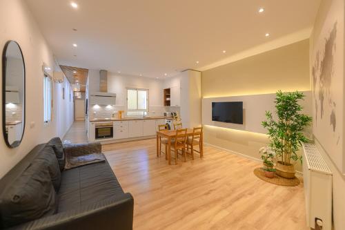 Modern Apartment Plaza EspaA a III 2BR 2BH — 4-Star Luxury Hotel in Madrid, Spain