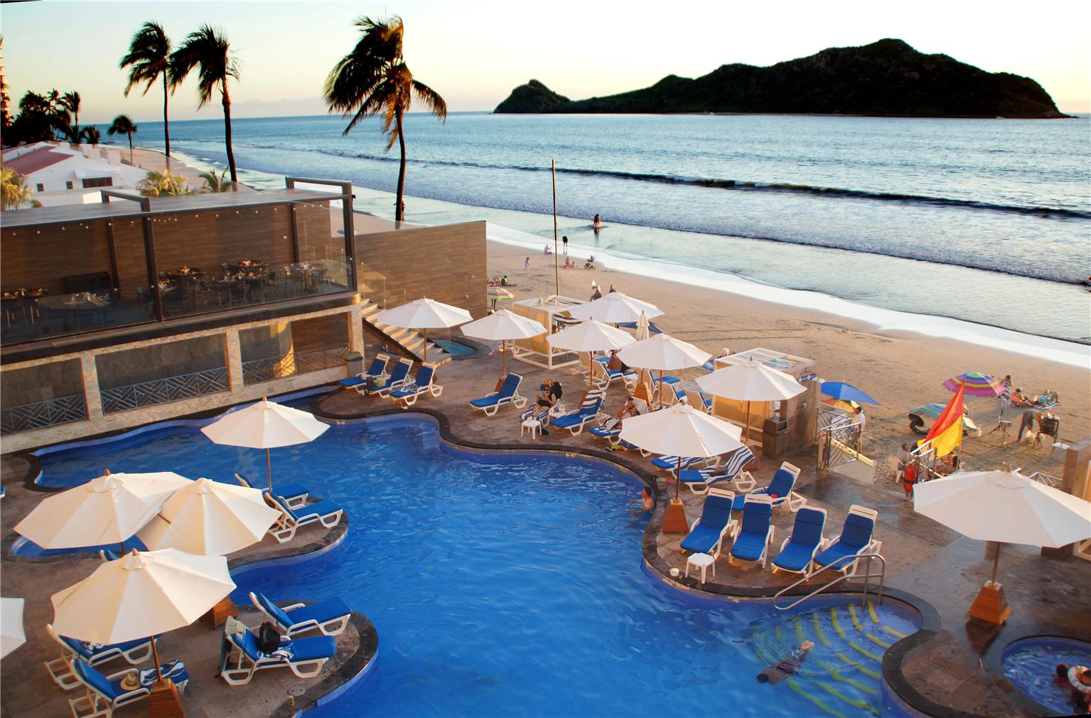 Q SWIMMING POOL