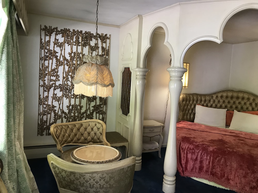 Relax Inn Altoona - photo 21