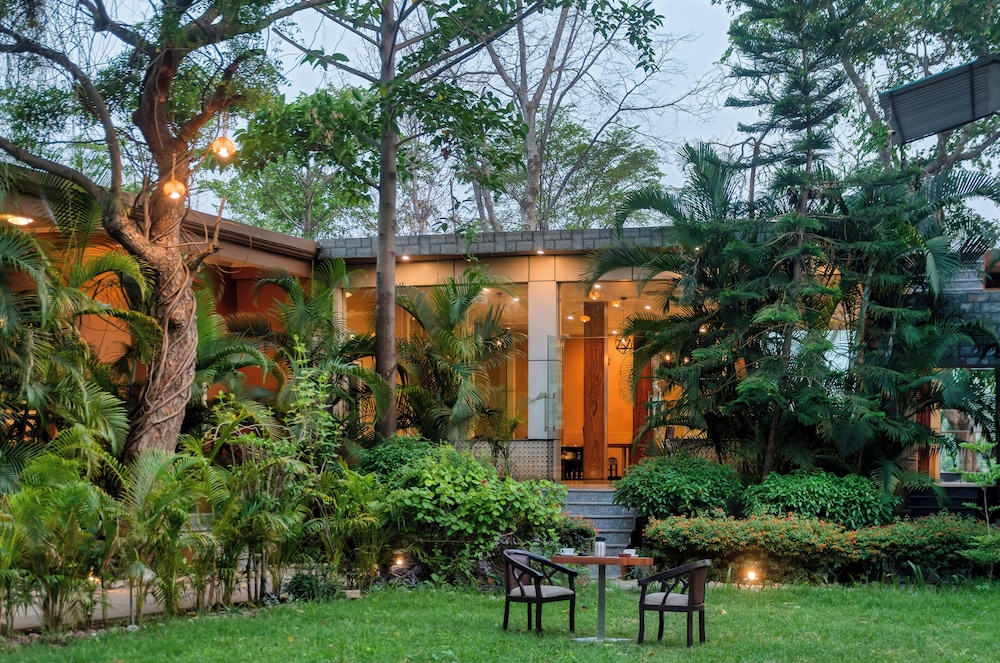 The Forest Roar - carbon neutral hotel in Ramnagar