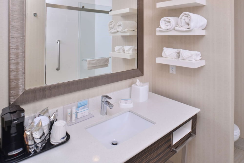 Hampton Inn & Suites Bend - photo 32