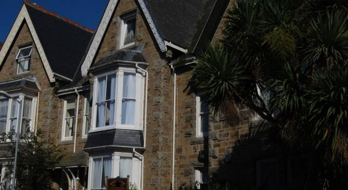 Duporth Guest House — 4-Star Luxury Hotel in Penzance, United Kingdom