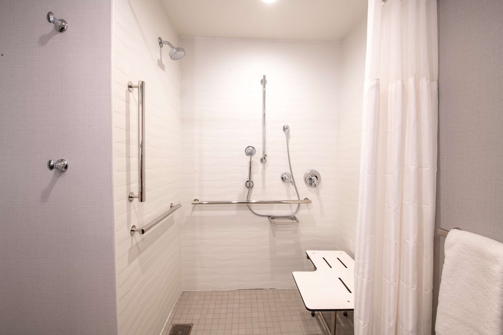 Hilton Garden Inn Asheville South - photo 31